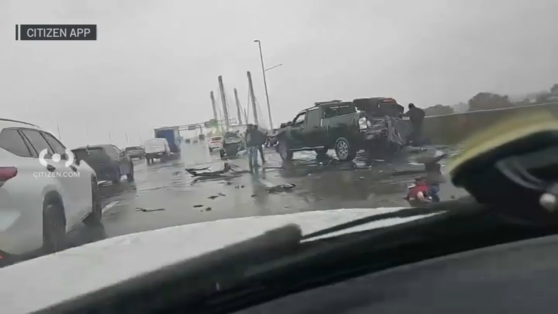 1 useless, kids badly damage in 4-vehicle pileup on Queens bridge 1 useless, kids badly damage in 4-vehicle pileup on Queens bridge