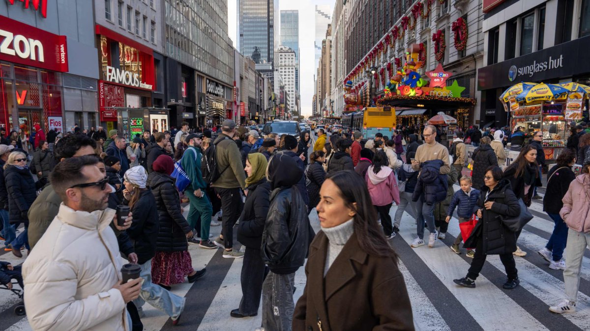 Only 16% of holiday shoppers plan to spend more this season because of inflation, CNBC survey shows