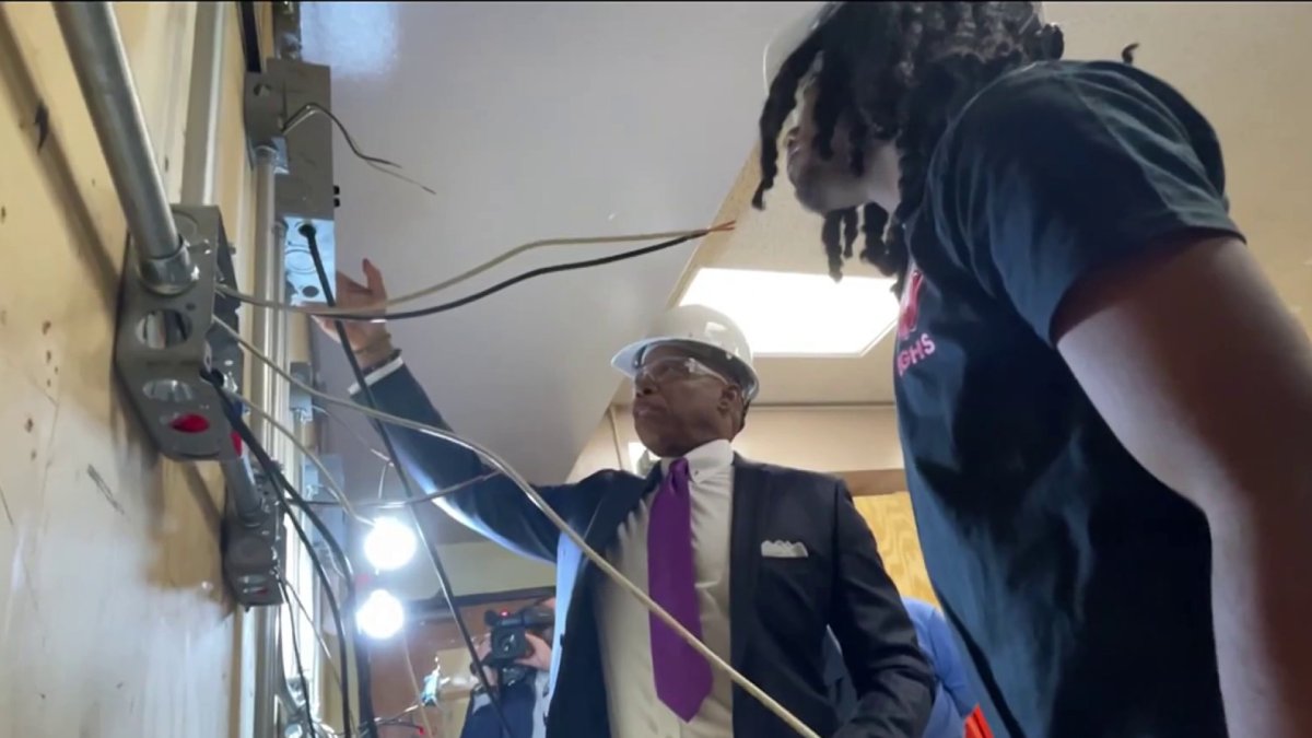 nyc-expands-job-training-program-to-teach-high-school-students-trades