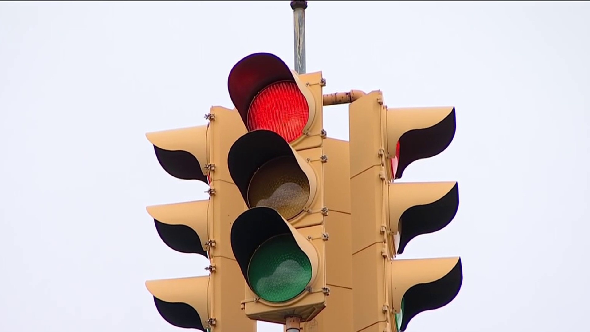 Long Island legislators propose red light camera fee refunds – NBC
