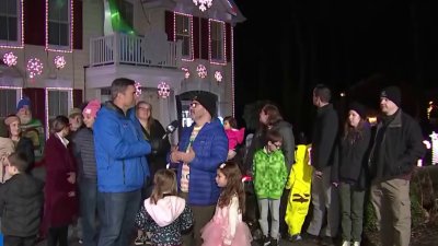 Doug's Holiday Lights: Young Alexandria family sets display to music