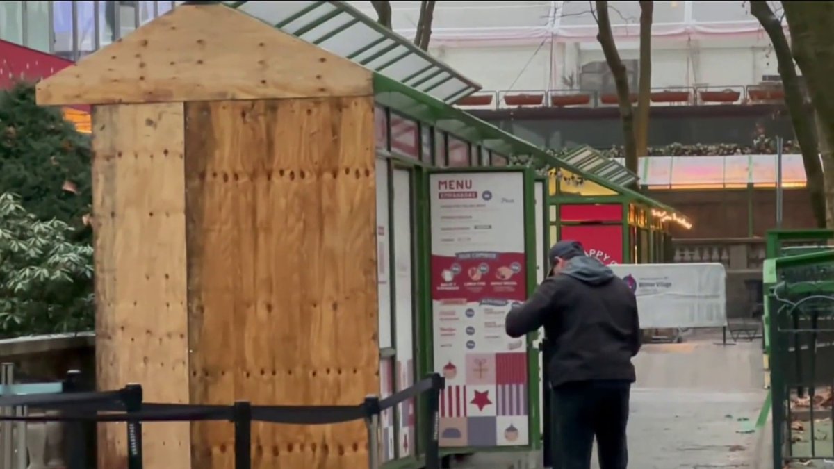 NYC holiday market open after cooking oil fire damages booths, skating rink