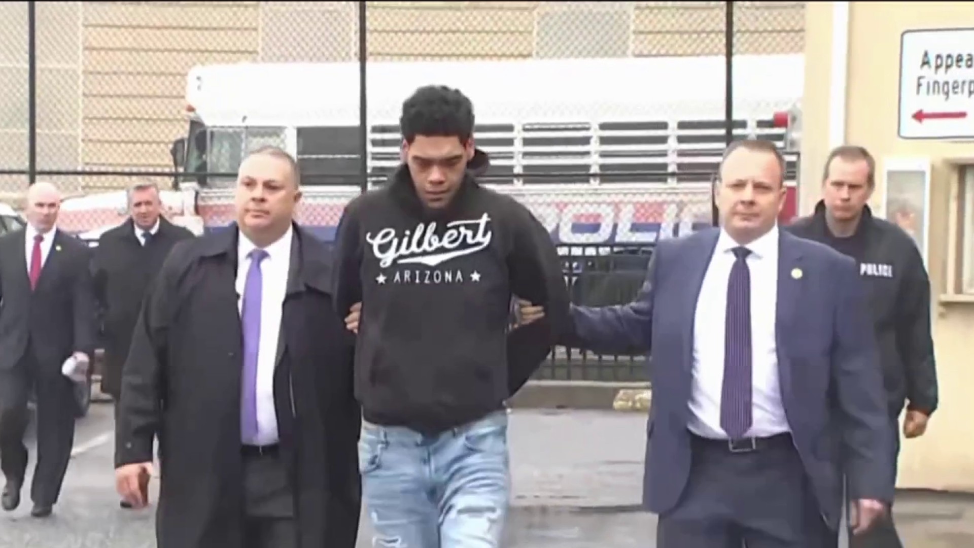 27-year-old son arrested in stabbing loss of life of Lengthy Island mother on Christmas Eve 27-year-old son arrested in stabbing loss of life of Lengthy Island mother on Christmas Eve