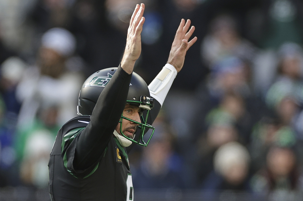 Jets are sticking with struggling Aaron Rodgers as their beginning quarterback Jets are sticking with struggling Aaron Rodgers as their beginning quarterback