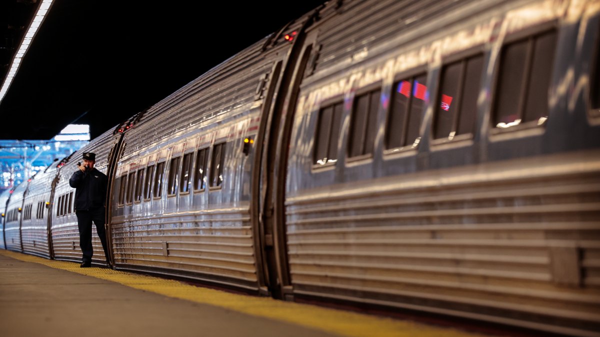 Amtrak Delays Plague Northeast Corridor Before Christmas: Holiday Travel Chaos?