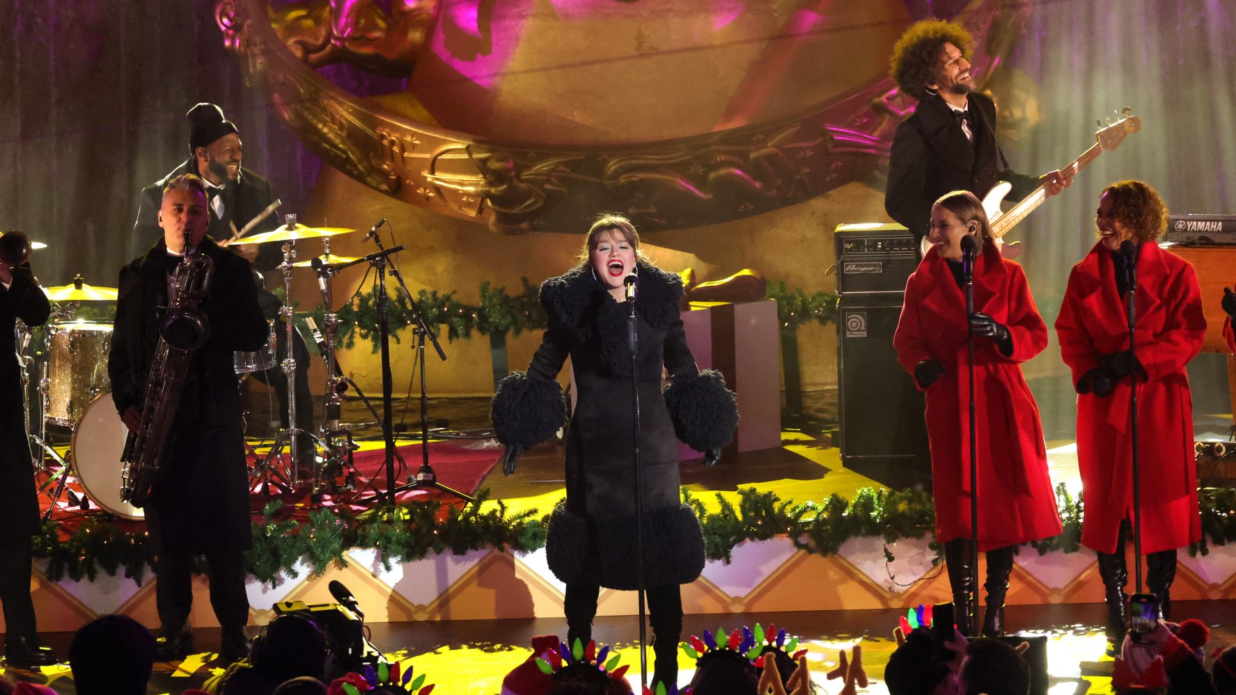 Photos Starstudded performers dazzle at Rockefeller Center Tree