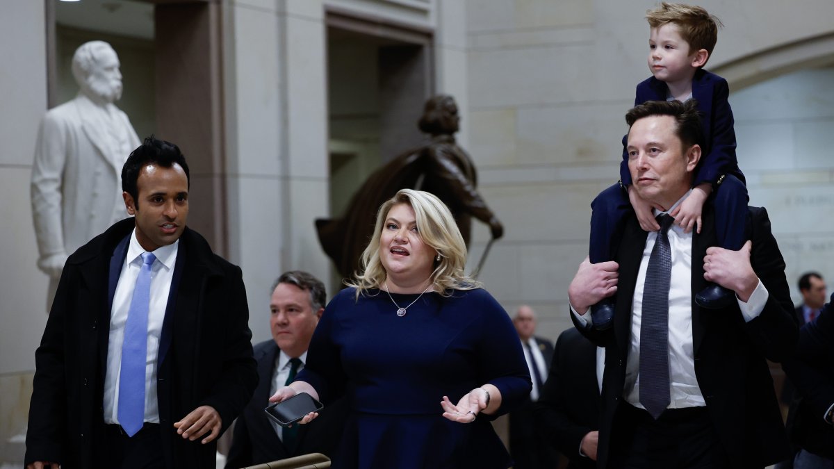 Elon Musk, Vivek Ramaswamy expose rift with MAGA loyalists over ...