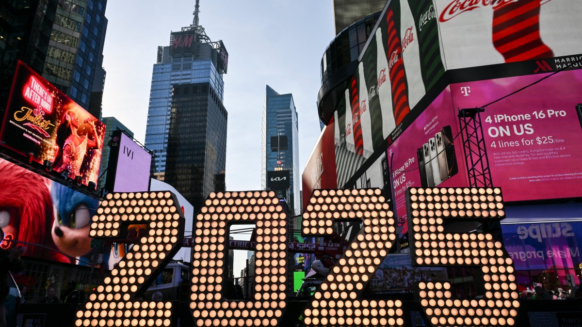 Times Square ball drop: NYE street closures to know – NBC New York