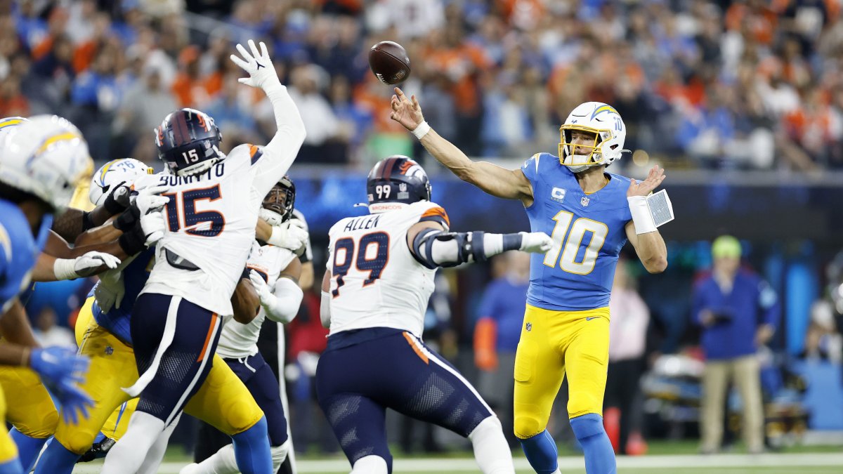 Chargers Edge Broncos 34-27 on TNF