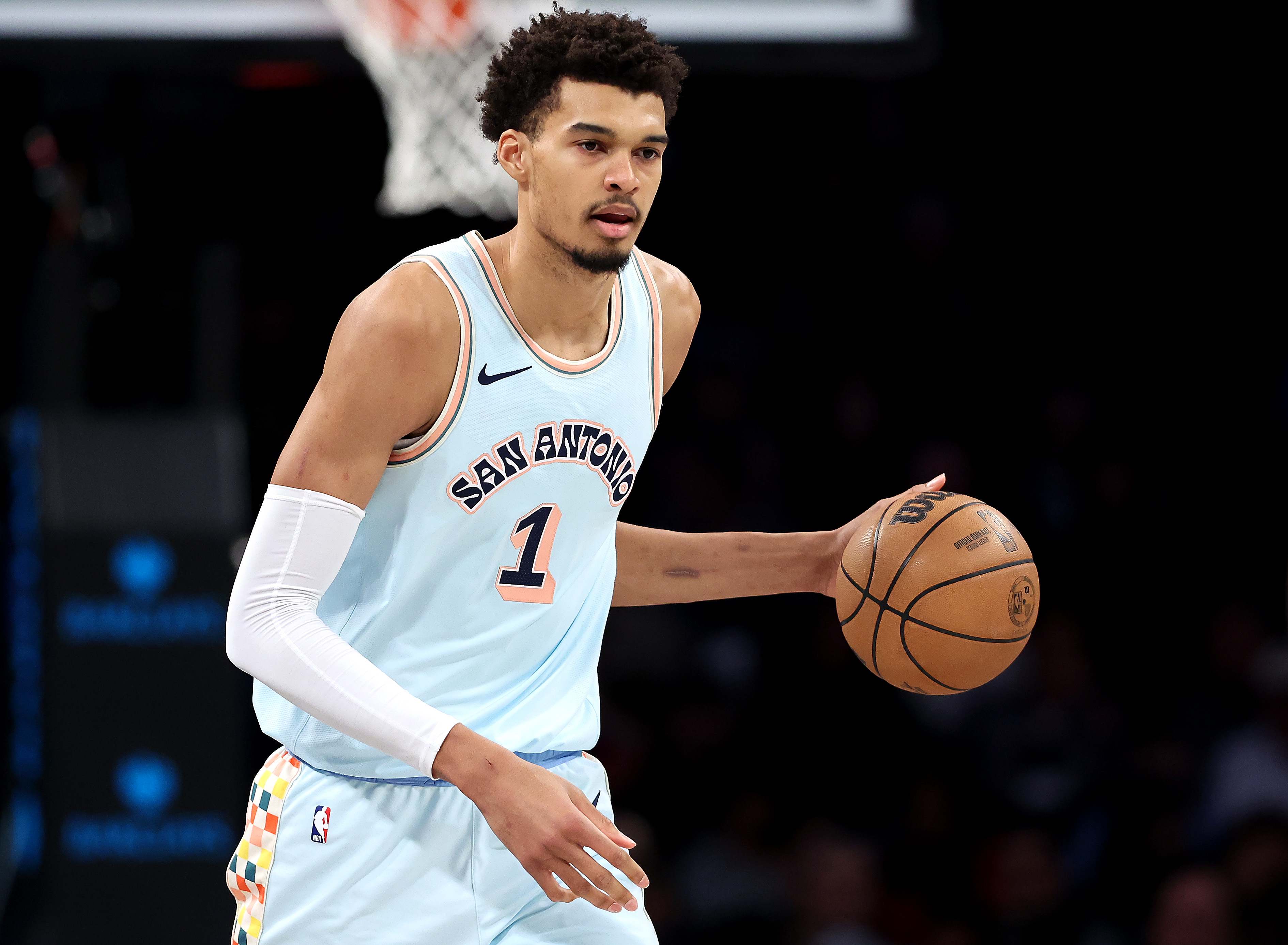 Victor Wembanyama performs 1-on-1 chess with followers in New York Victor Wembanyama performs 1-on-1 chess with followers in New York