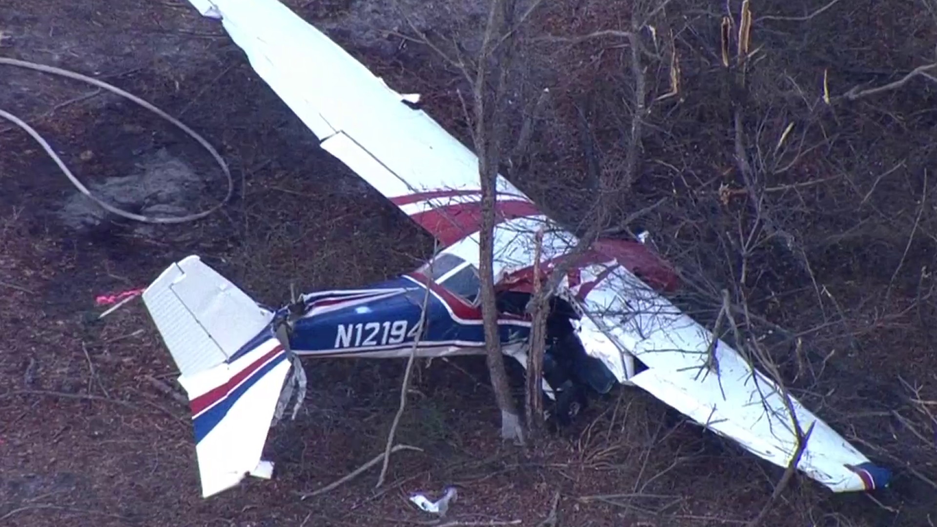 4 injured after small airplane goes into bushes at Lakewood Airport: Police 4 injured after small airplane goes into bushes at Lakewood Airport: Police