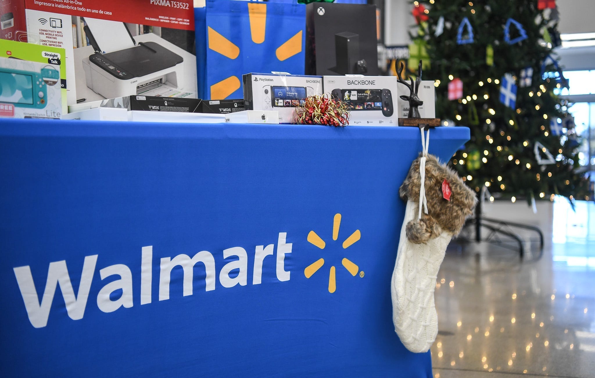 Walmart Christmas Eve hours 2024: How late are shops open? Walmart Christmas Eve hours 2024: How late are shops open?