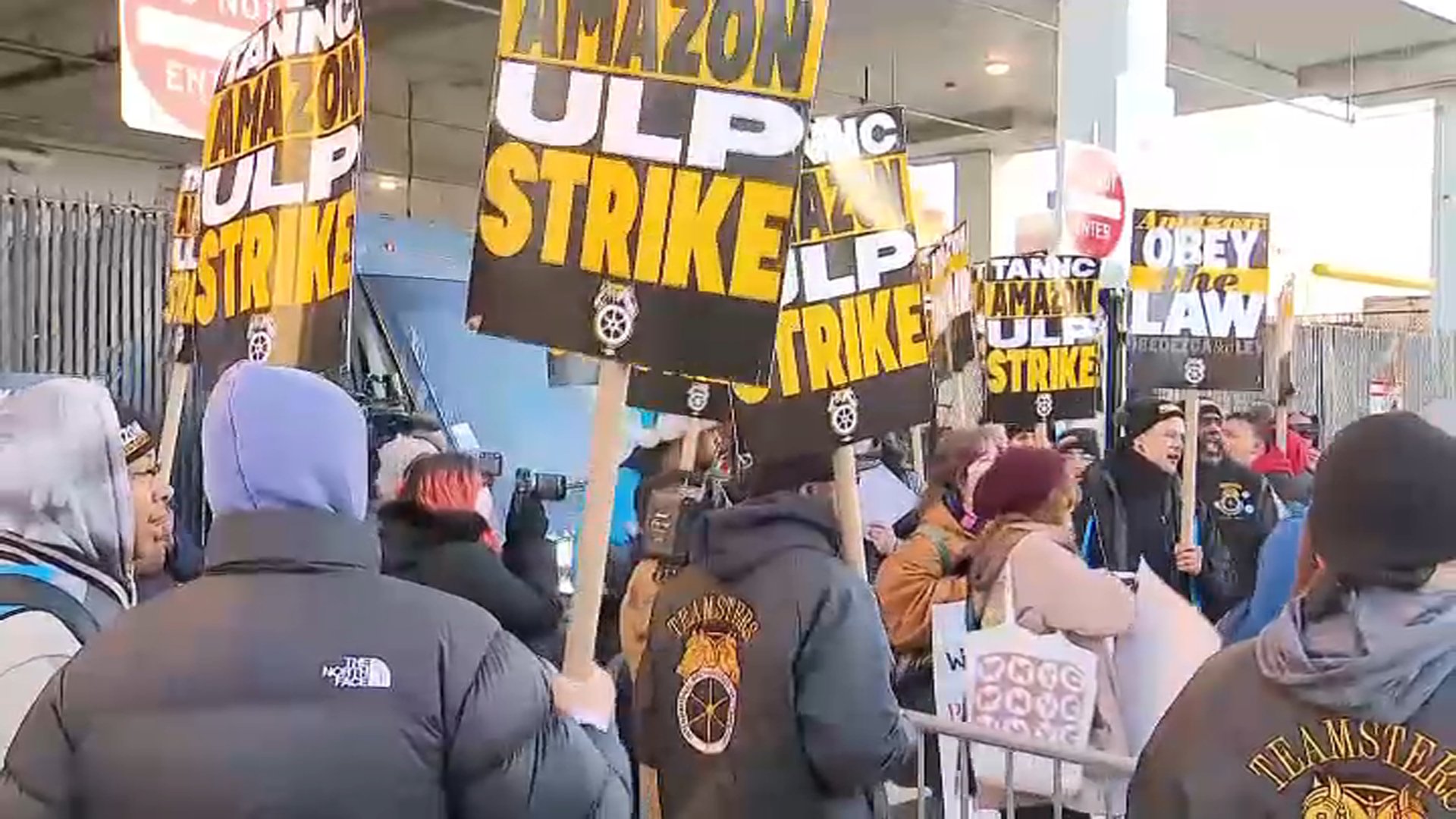 Amazon employees in NYC, different cities go on strike amid vacation transport rush Amazon employees in NYC, different cities go on strike amid vacation transport rush