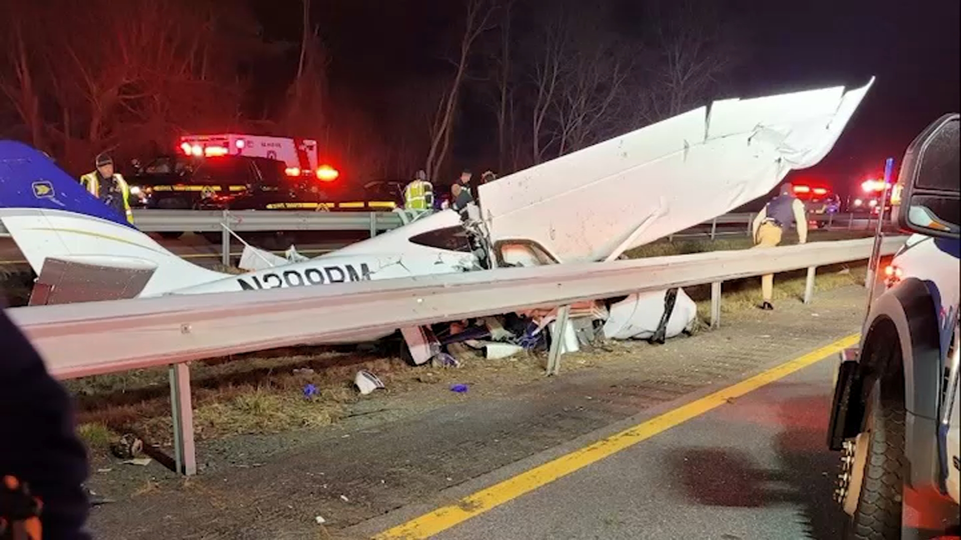 1 lifeless as small aircraft crashes on I-684 alongside New York-Connecticut border 1 lifeless as small aircraft crashes on I-684 alongside New York-Connecticut border