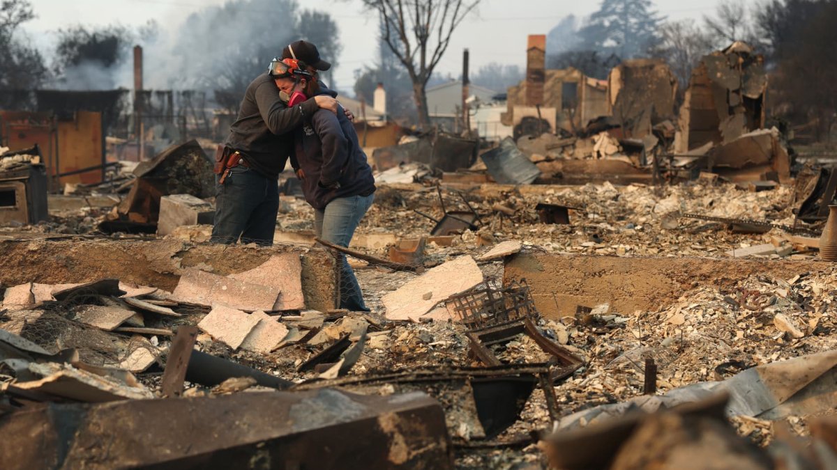 Los Angeles wildfires latest: Nearly 180,000 people under evacuation ...