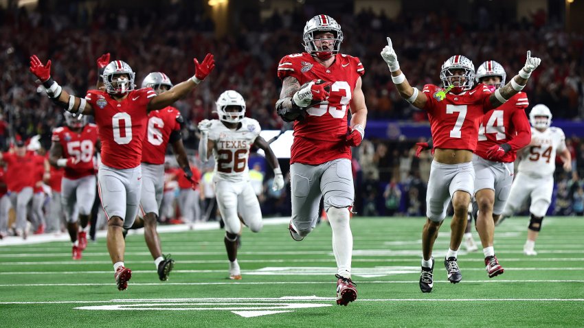 Jack Sawyer returns fumble for touchdown