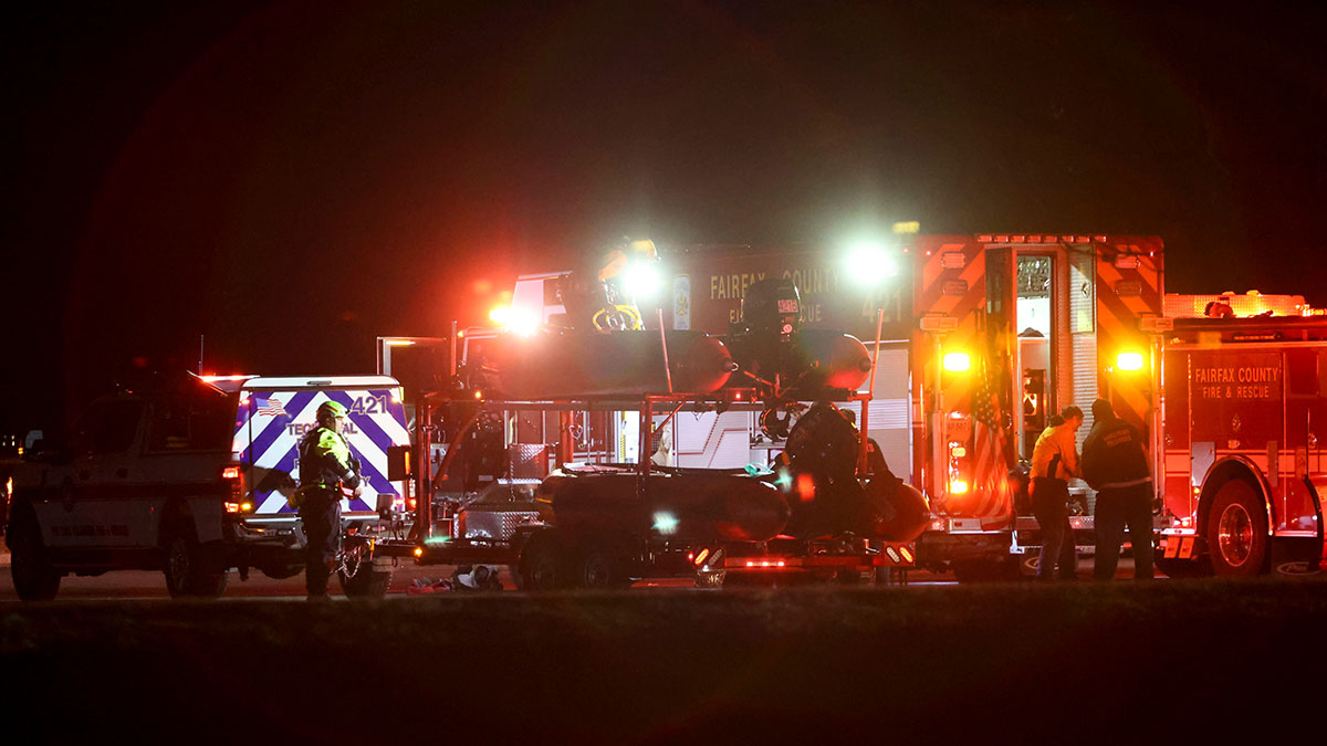 Emergency crews respond to the crash site near the Potomac River after a passenger jet collided with a helicopter while approaching Ronald Reagan National Airport (DCA) in Arlington, Virginia. A PSA Airlines Bombardier CRJ700 regional jet collided in midair with a military helicopter Sikorsky H-60 while on approach to Runway 33 at Reagan Washington National Airport around 9 p.m. local time, according to a FAA statement. (Photo: Alex Wroblewski/Bloomberg via Getty Images)
