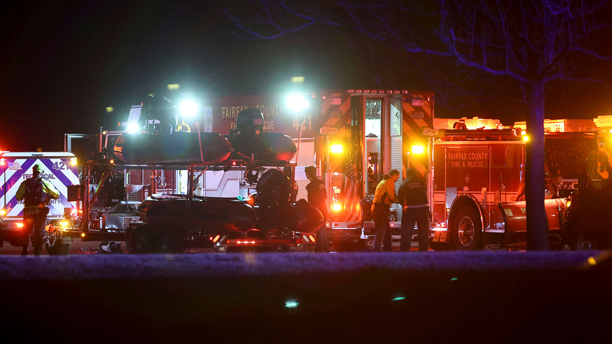 Emergency crews respond to the crash site near the Potomac River after a passenger jet collided with a helicopter while landing at Ronald Reagan National Airport (DCA) in Arlington, Virginia. A PSA Airlines Bombardier CRJ700 regional jet collided in midair with a military helicopter Sikorsky H-60 while on approach to Runway 33 at Reagan Washington National Airport around 9 p.m. local time, according to a FAA statement. (Photo: Alex Wroblewski/Bloomberg via Getty Images)