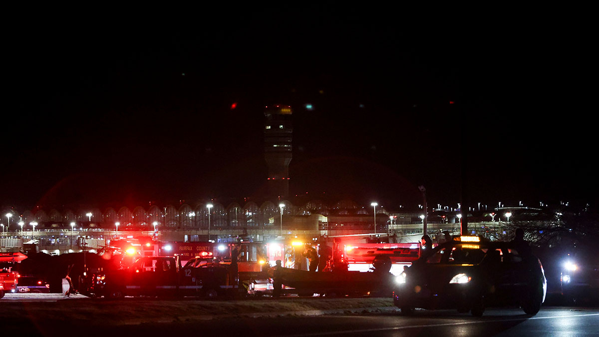 Emergency crews respond to the crash site near the Potomac River after a passenger jet collided with a helicopter while approaching Ronald Reagan National Airport (DCA) in Arlington, Virginia. A PSA Airlines Bombardier CRJ700 regional jet collided in midair with a military helicopter Sikorsky H-60 while on approach to Runway 33 at Reagan Washington National Airport around 9 p.m. local time, according to a FAA statement. (Photo: Alex Wroblewski/Bloomberg via Getty Images)