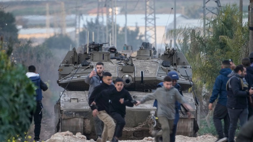 Israeli tanks drive towards the occupied West Bank of Jenin