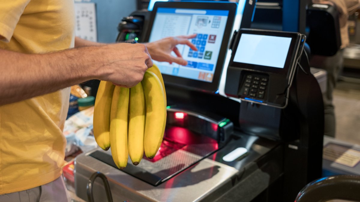 1 in 4 shoppers admit to stealing at self-checkouts, survey finds