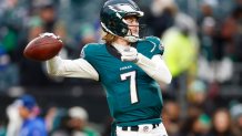 Kenny Picket of the Philadelphia Eagles warms up on the field prior to the NFC Divisional Playoff game against the Los Angeles Rams.