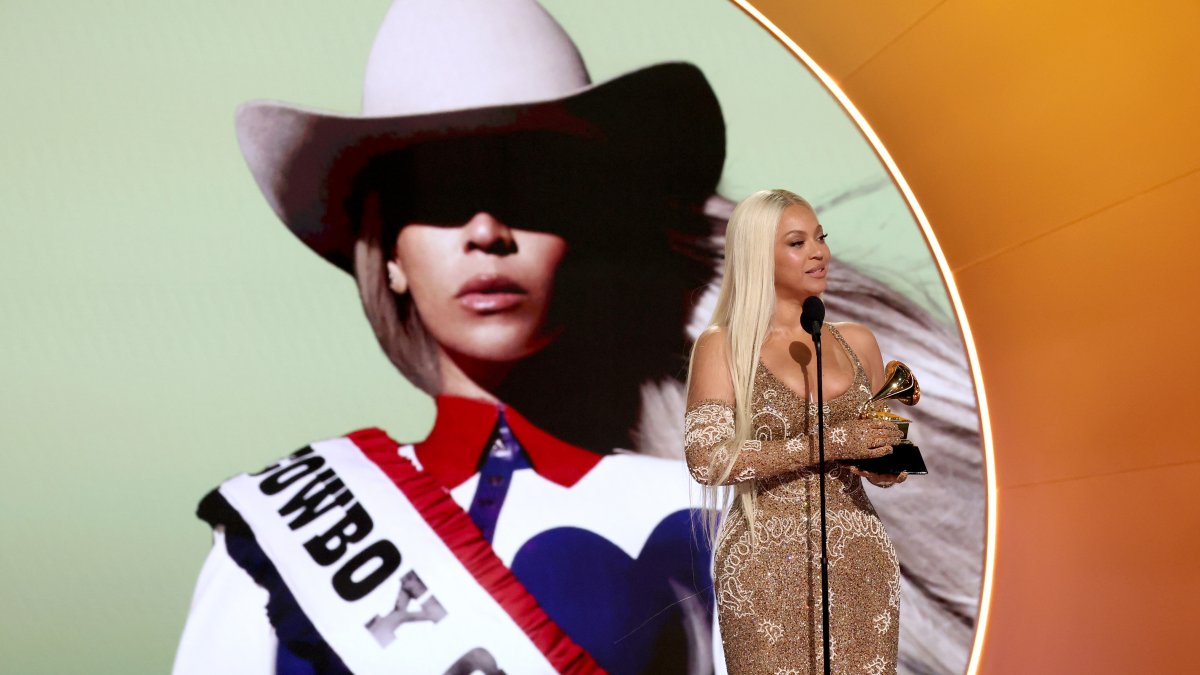 Insect startles fan, sparks stampede at Beyoncé’s Atlanta concert – NBC ...