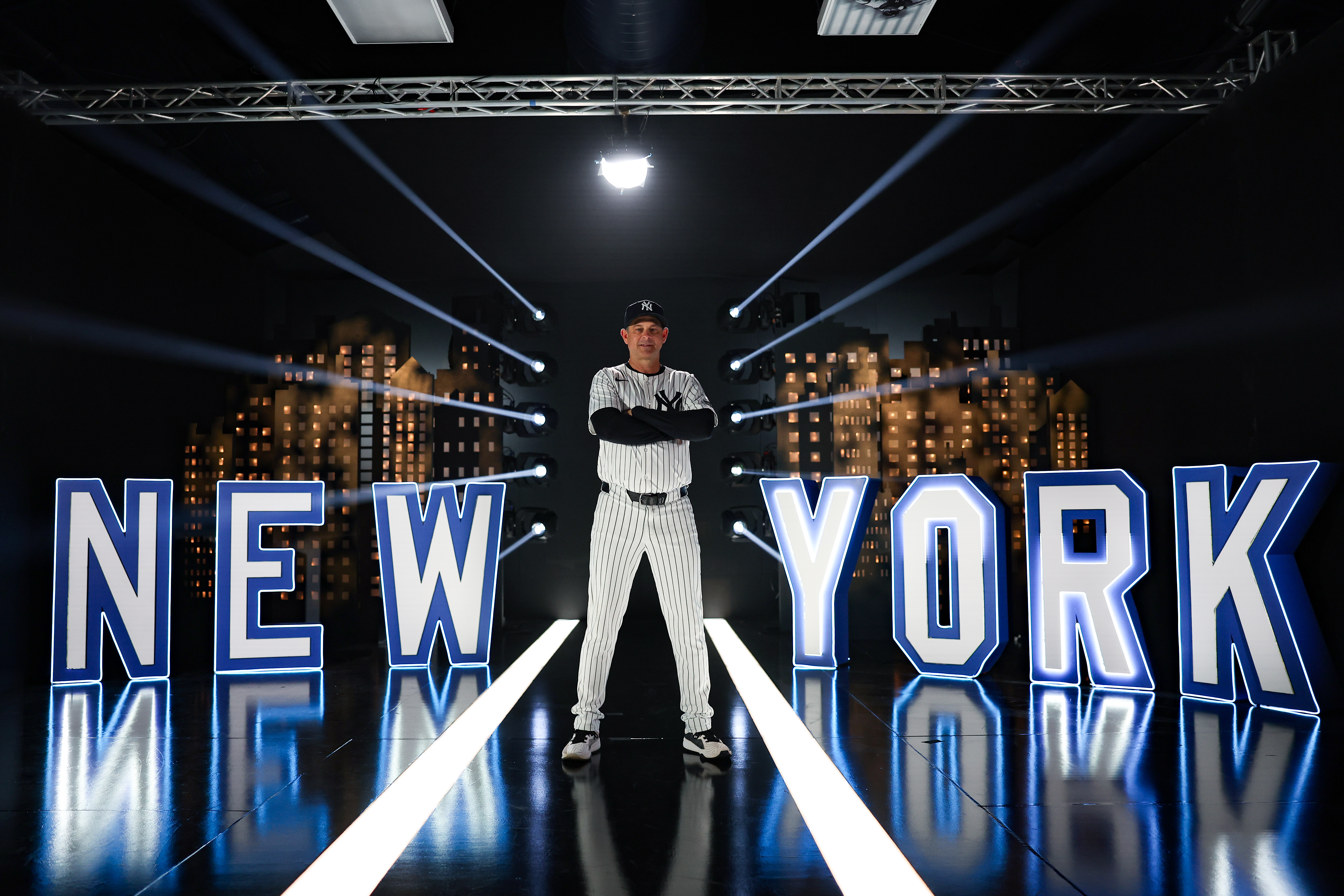 Yankees and supervisor Aaron Boone conform to 2-year contract extension via 2027 Yankees and supervisor Aaron Boone conform to 2-year contract extension via 2027