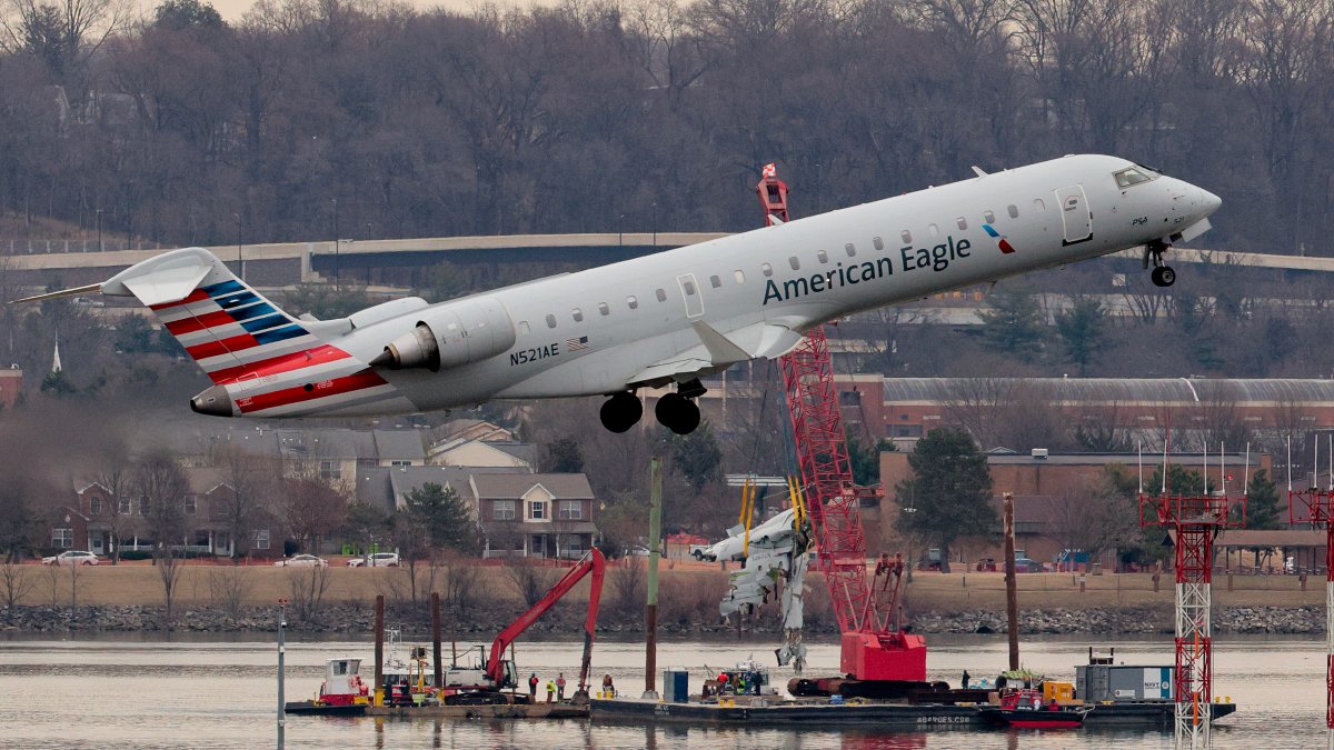 Trump begins to fire FAA air traffic control staff NBC New York