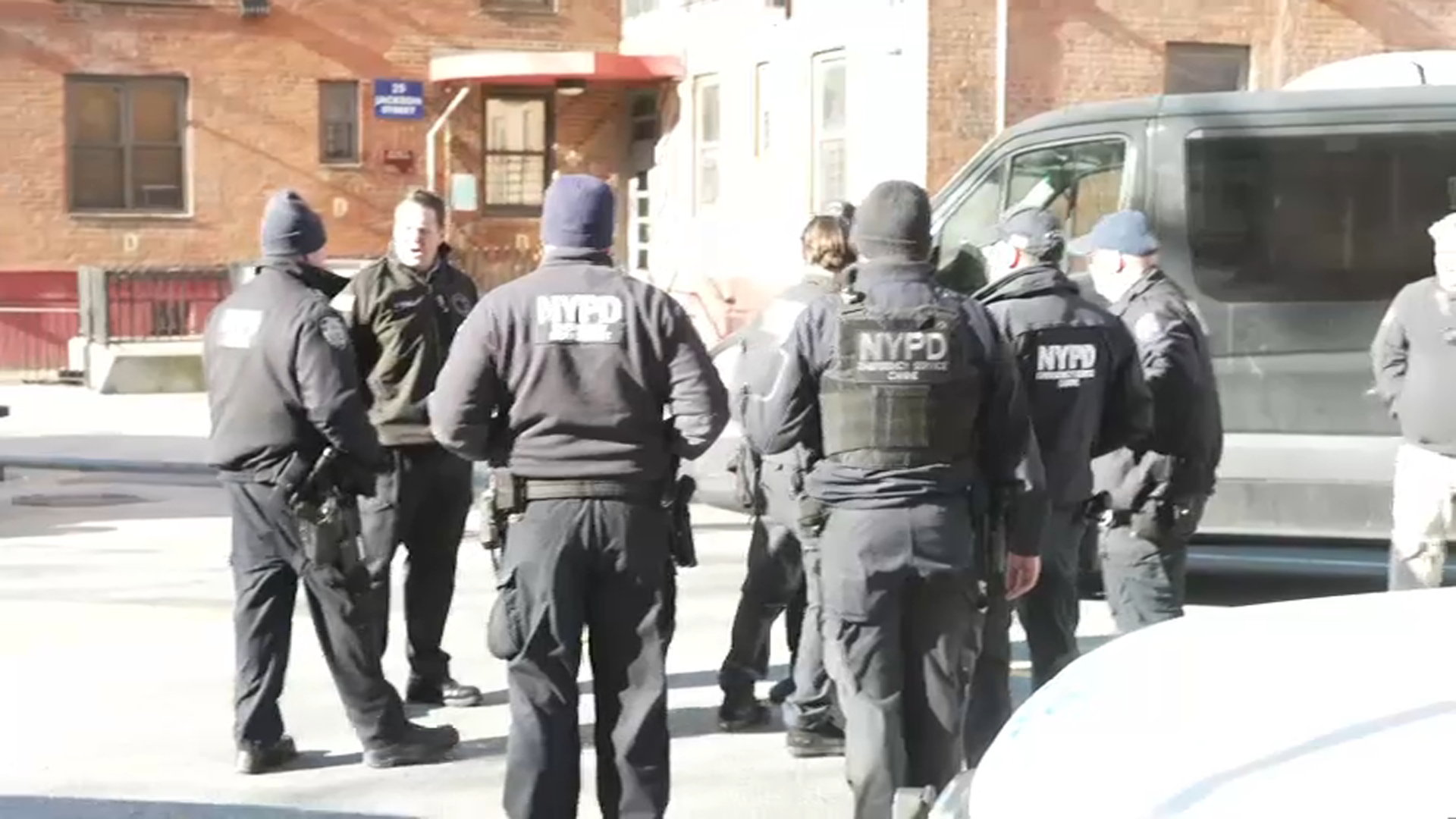 NYPD cop shot in standoff with barricaded suspect, a 4x-parolee, in Manhattan