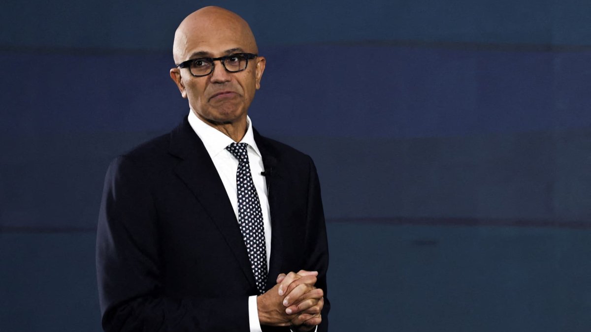Microsoft rallies in last 10 minutes of trading to avoid first eight-week losing streak since 2008