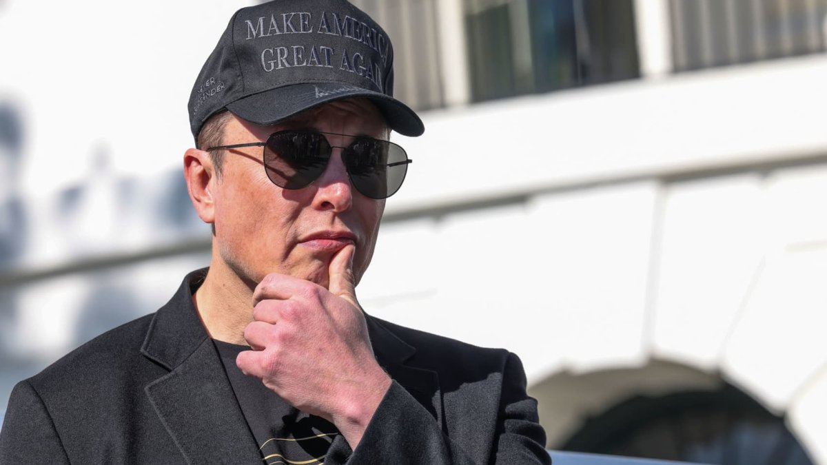 Elon Musk tells Tesla employees ‘hang onto your stock,' urges vandals to ‘stop being psycho'
