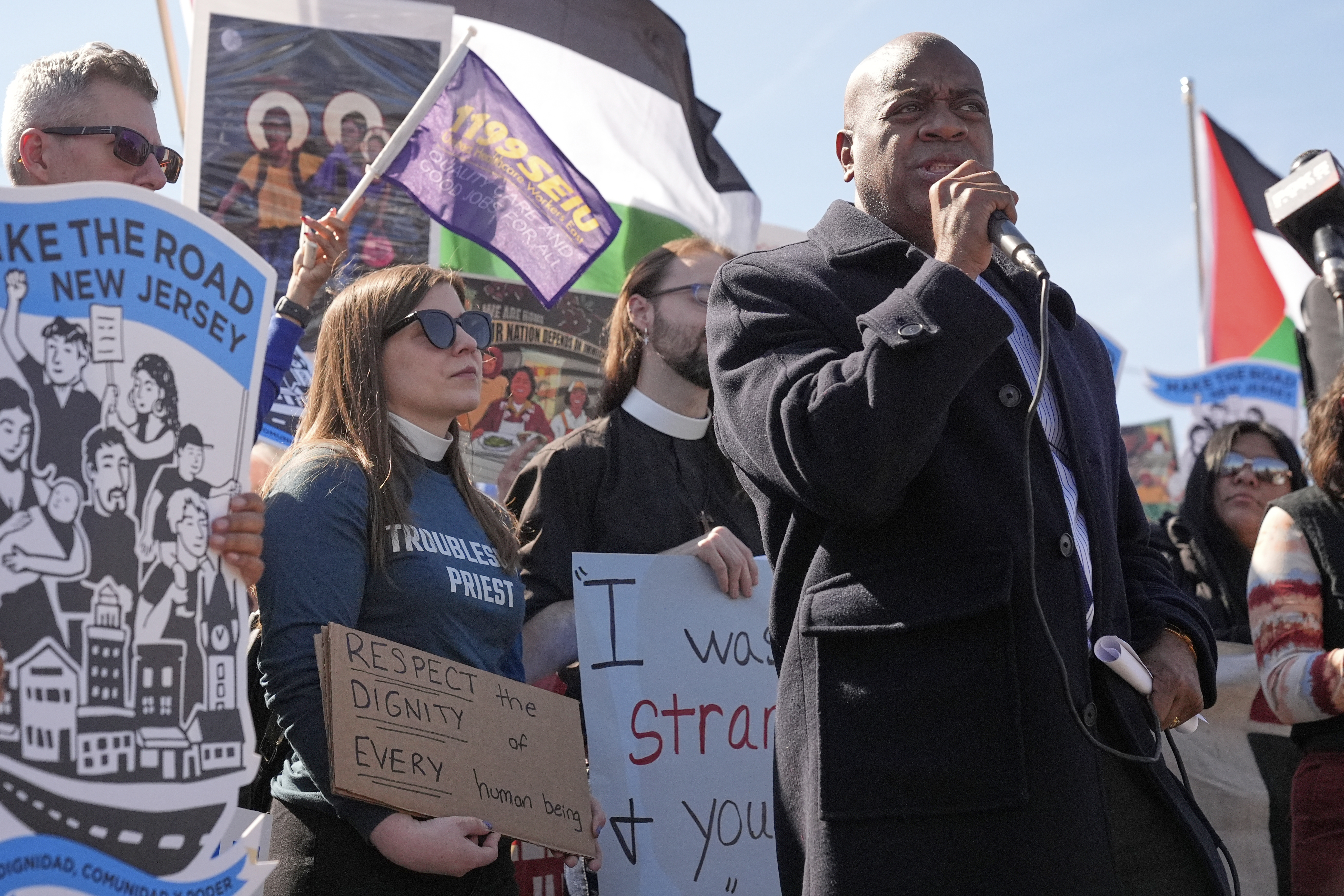Democrats working for NJ governor navigate the fragile politics of immigration