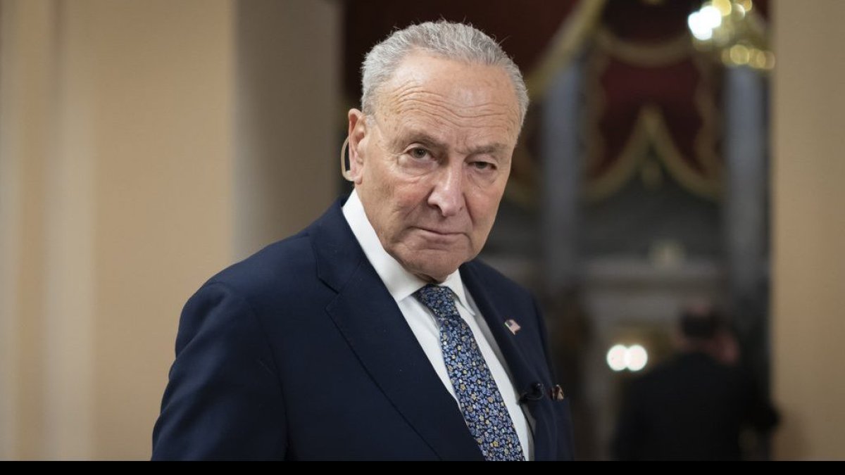Schumer says he won't step down as Senate Democratic leader despite  government funding uproar