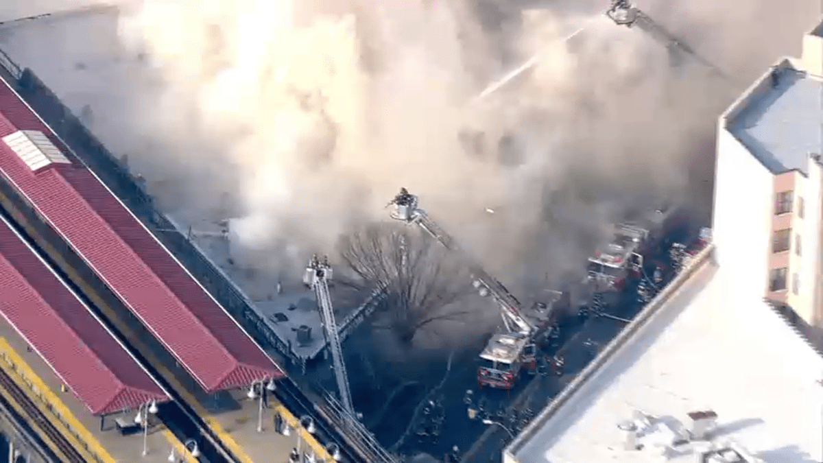 Bronx fire on Jerome Ave: FDNY brings 4-alarm response – NBC New York