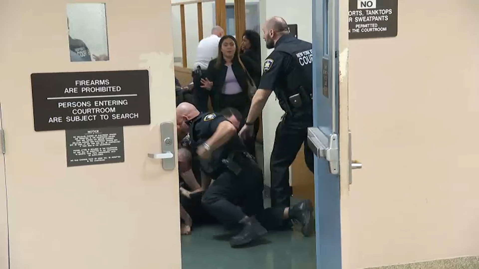 Melee breaks out at Lengthy Island courtroom after alleged homicide suspect’s listening to Melee breaks out at Lengthy Island courtroom after alleged homicide suspect’s listening to