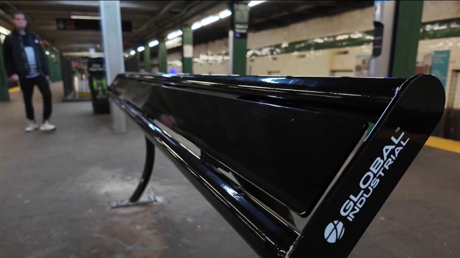 MTA ditches benches for ‘leaning bars’ at an NYC subway station. Opinions are combined MTA ditches benches for ‘leaning bars’ at an NYC subway station. Opinions are combined