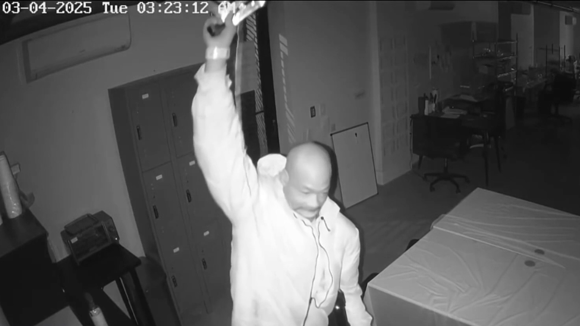 Thief steals greater than ,000 in provides and hair from Brooklyn wig store Thief steals greater than ,000 in provides and hair from Brooklyn wig store