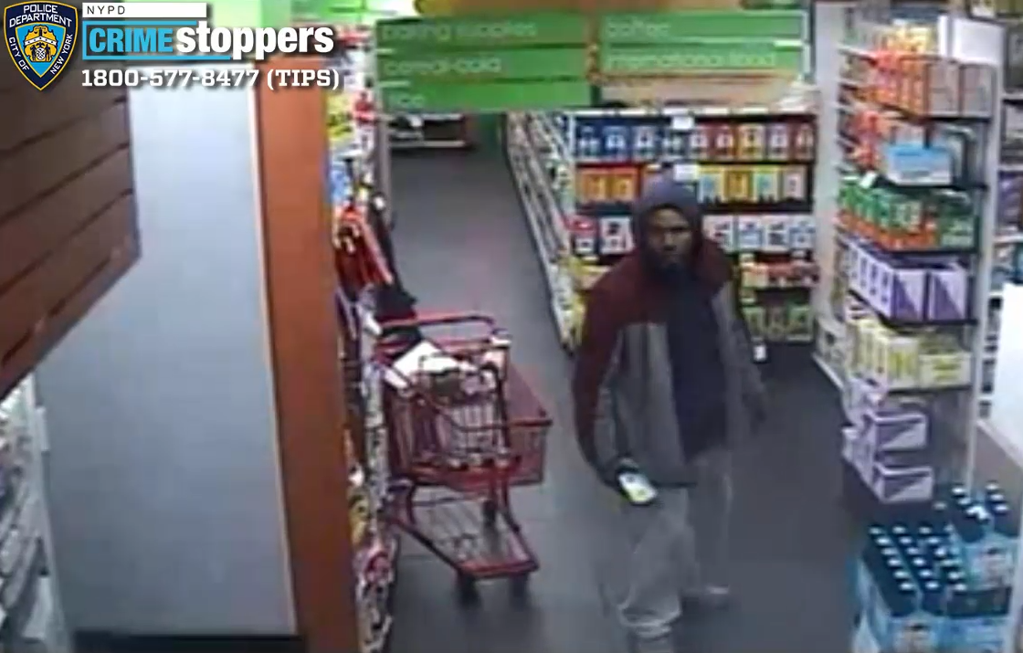 Fleeing shoplifter slams 86-year-old face first into scaffolding, knocking out tooth: sources Fleeing shoplifter slams 86-year-old face first into scaffolding, knocking out tooth: sources