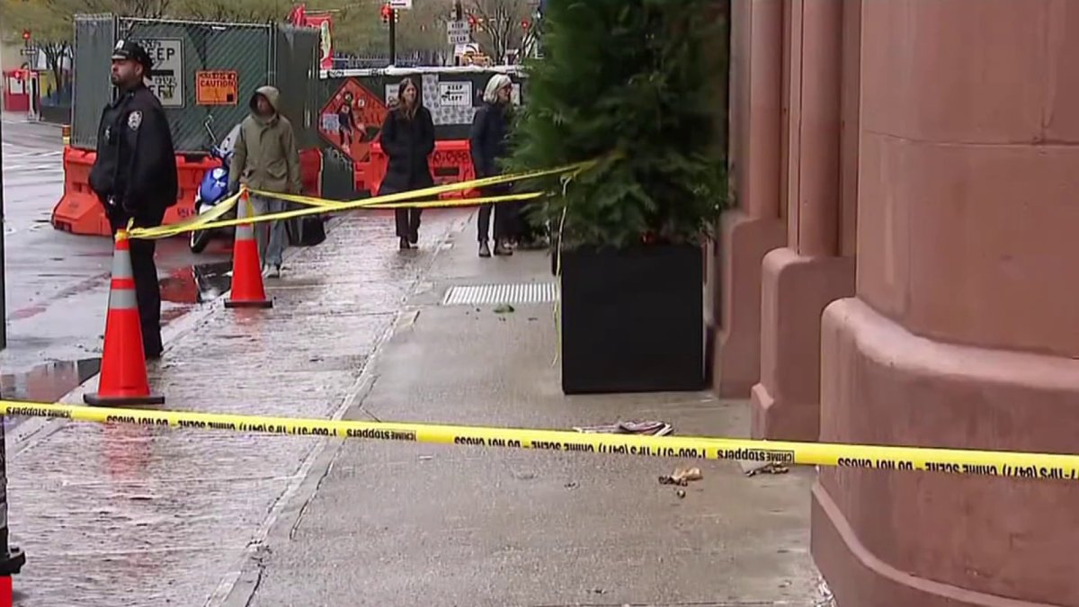 Woman slashed in neck with glass bottle in SoHo, police say – NBC New York