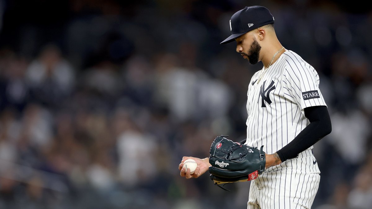 Devin Williams loses his job as Yankees closer after just 10 games
