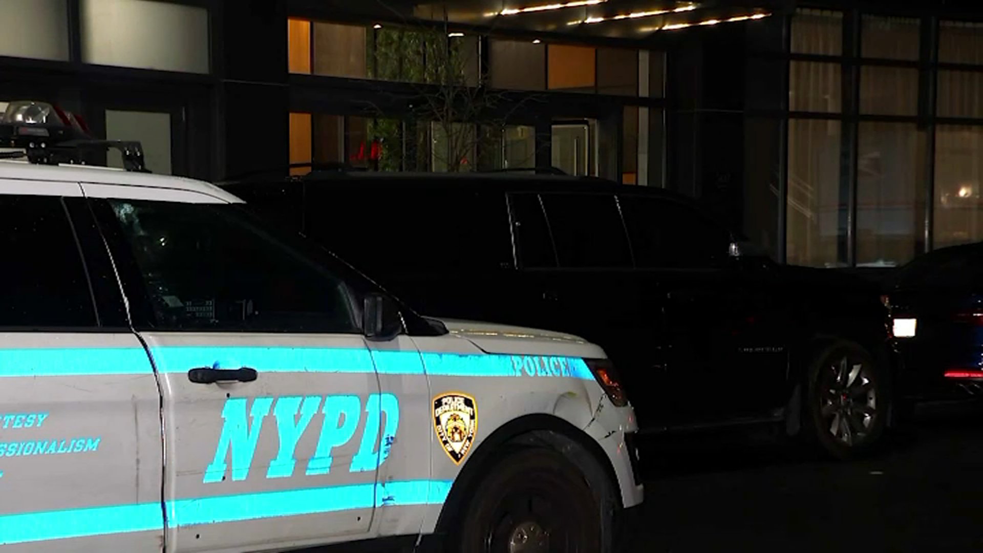 Lady stabs man in head at luxurious Chelsea condominium constructing, cops say Lady stabs man in head at luxurious Chelsea condominium constructing, cops say