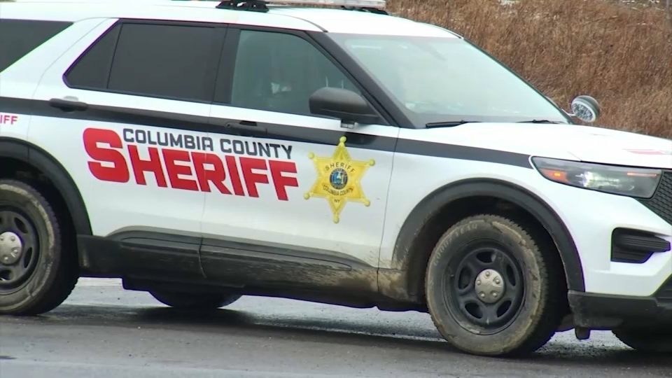 Airplane with 6 individuals on board crashes in muddy area in upstate New York Airplane with 6 individuals on board crashes in muddy area in upstate New York