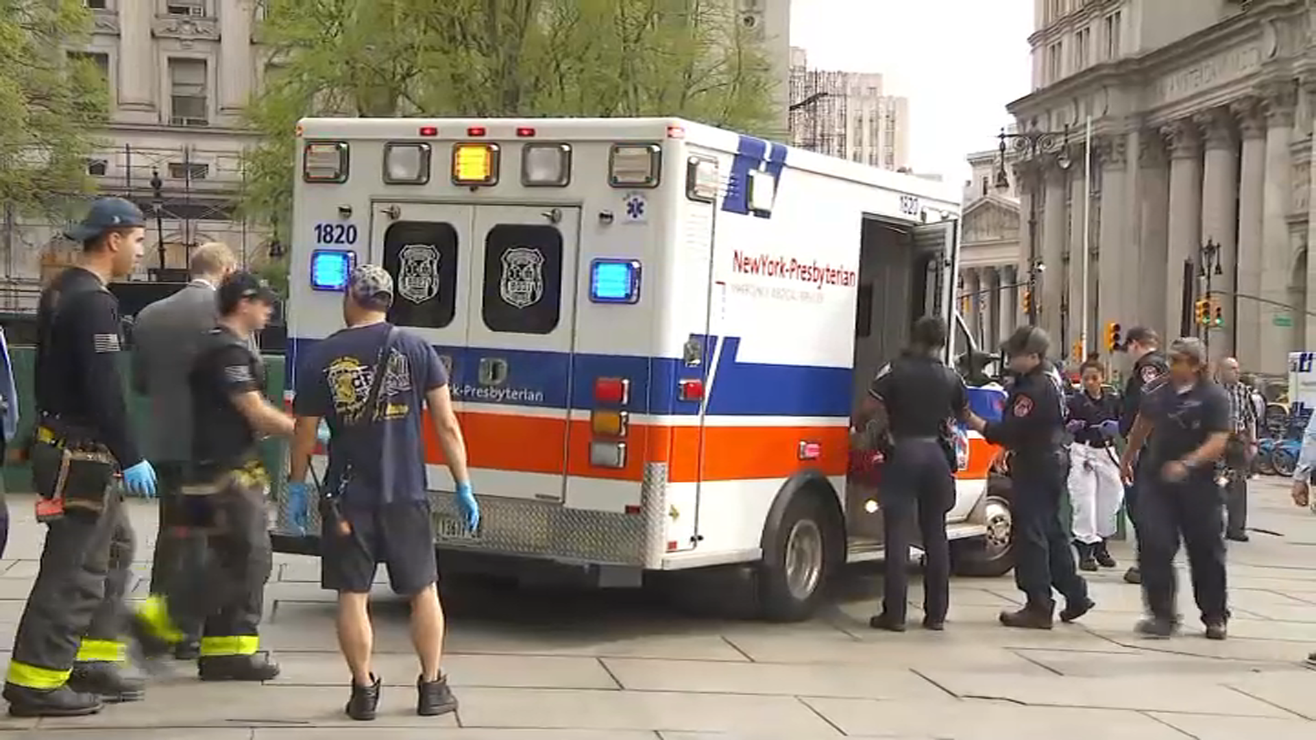 Brooklyn Bridge subway stabbing kills man – NBC New York