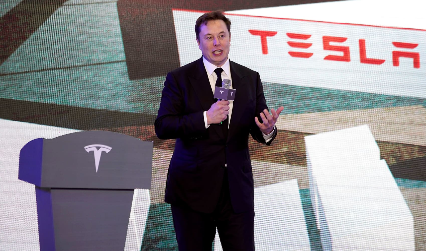 Tesla limits investors' ability to sue over breach of fiduciary duties