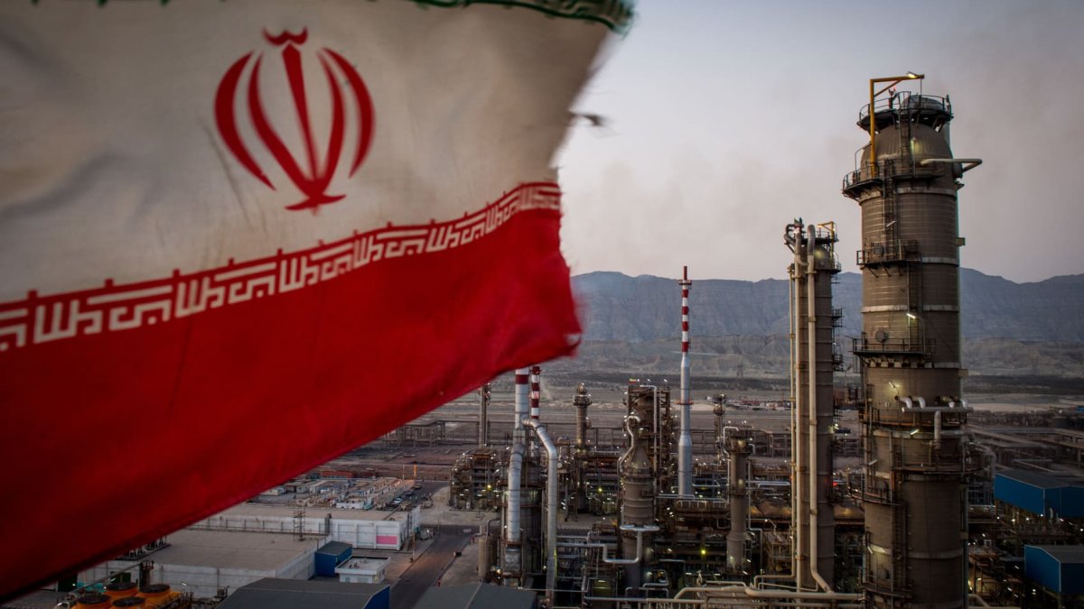 Trump Threatens Sanctions on Iranian Oil Buyers