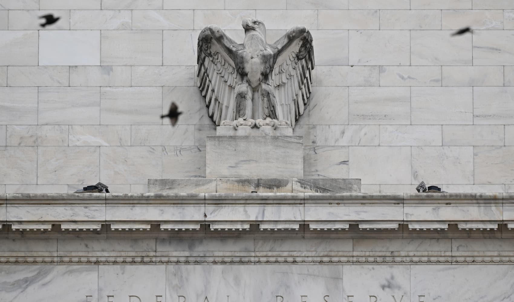 Federal Reserve will reduce staff by 10% in coming years, Powell memo says