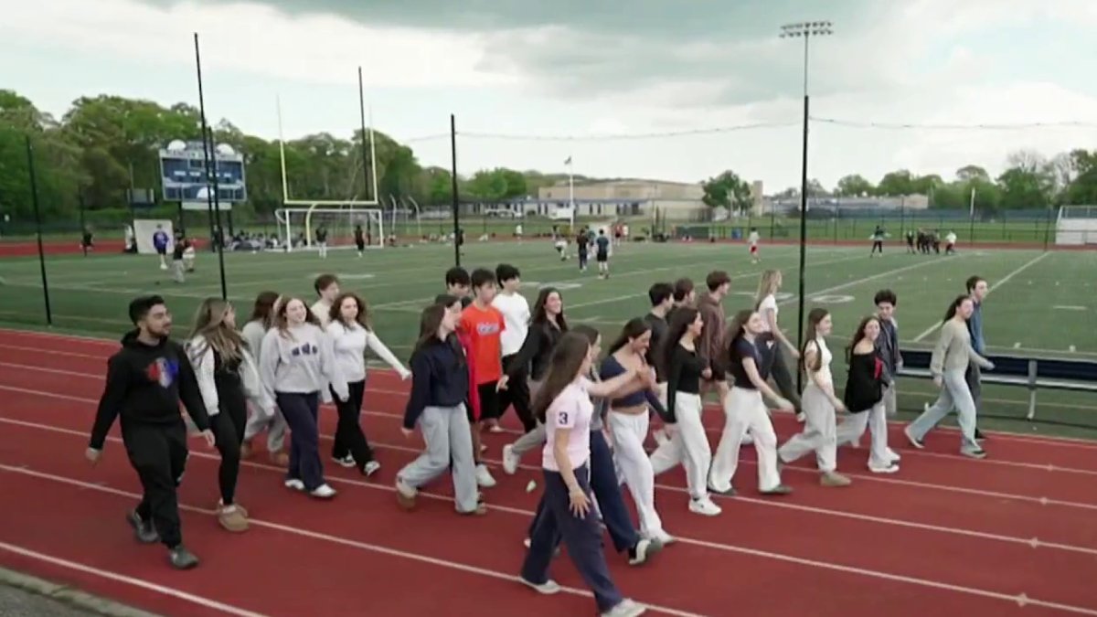 15 sets of twins graduating from one Long Island high school – NBC New York