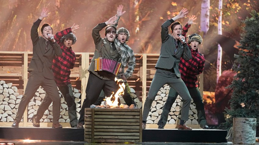 KAJ from Sweden performs the song "Bara Bada Bastu"