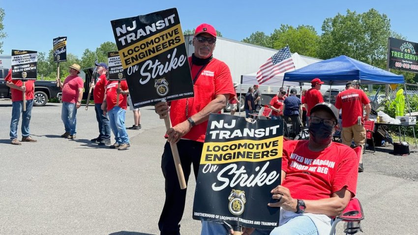 Members of the New Jersey Transit locomotive engineers union striking picket outside a rail yard in Morrisville, Pa., on May 17, 2025. (AP photo/Mike Catalini)